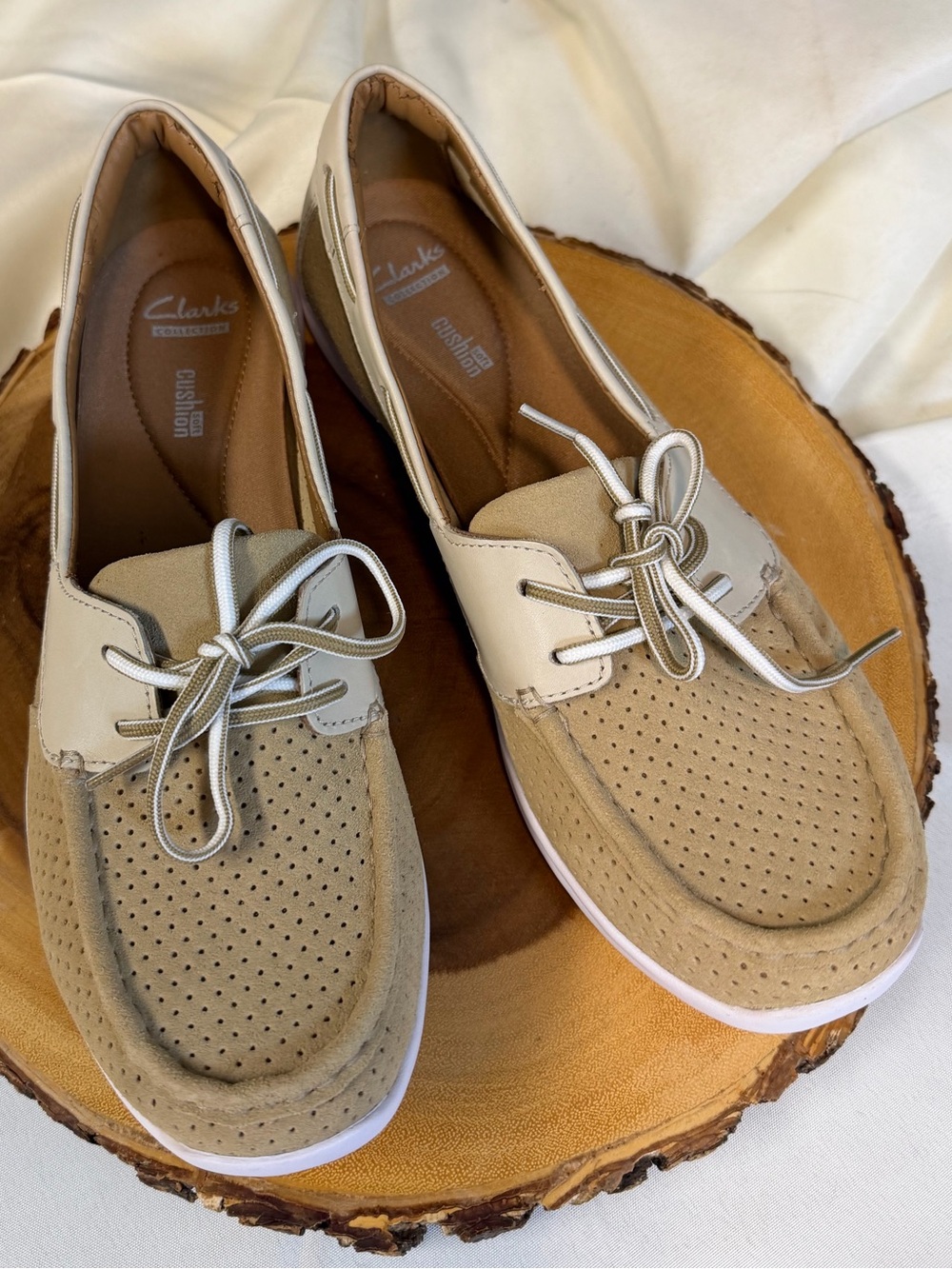 Clarks Arbor Opal Tan and White Boat Shoes Cushion Soft Padding Women’s size 10